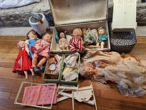 lot 418 image: Vintage Dolls