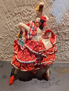 lot 421 image: Spanish Doll