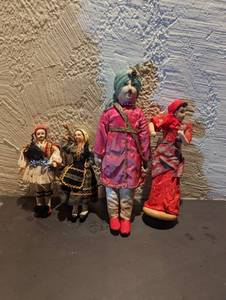 lot 425 image: Heritage Dolls  4