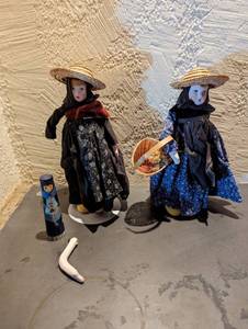 lot 423 image: Heritage Dolls  2