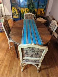 lot 414 image: Dining Table & Chairs