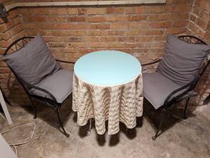lot 454 image: Patio Table And Chairs