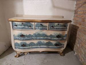 lot 461 image: Antique Chest