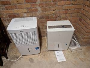 lot 464 image: 2 Dehumidifiers