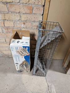 lot 469 image: 2 Squirrel Traps