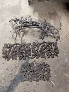 lot 476 image: Old Cast Iron Architectural Dcor