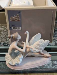 lot 275 image: Vintage Lladro Duo Armonioso Grace And Beauty Figurine