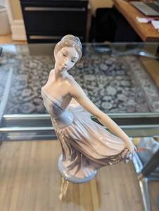 lot 277 image: Vintage Lladro De Ensayo Dancer Figurine