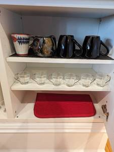 lot 387 image: Contents of Shelf