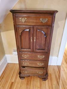 lot 367 image: Ethen Allen LingerieJewelry Chest