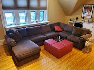 lot 388 image: Bauhaus Three Piece Sectional Couch