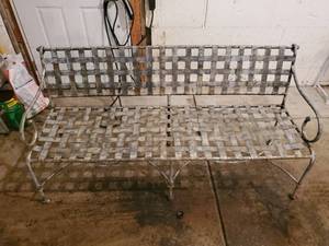 lot 479 image: Metal Patio Bench Sofa