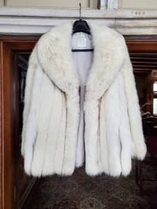 lot 361 image: Silver Fox Coat