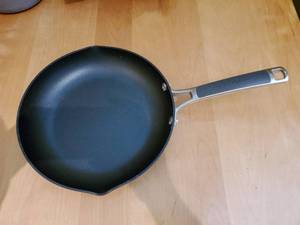 lot 226 image: Calphalon Frypan