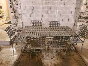 lot 478 image: Metal Patio Table with 6 Chairs
