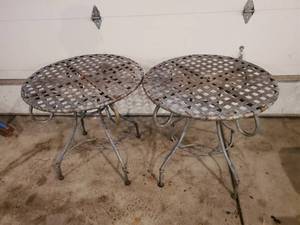 lot 482 image: Metal Counter Height Table