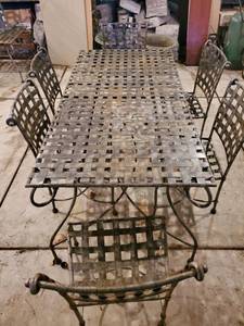 lot 483 image: Metal Patio Table with 6 Chairs