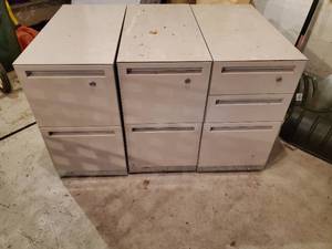 lot 484 image: 3 Metal Filing Cabinets on Castors