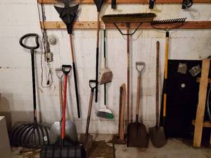 lot 490 image: Misc. Rakes, Shovels and More