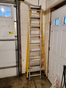 lot 489 image: 2 Ladders
