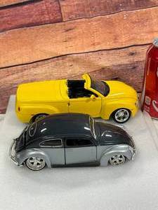 Maisto VW Bug & 2004 Chevy SSR