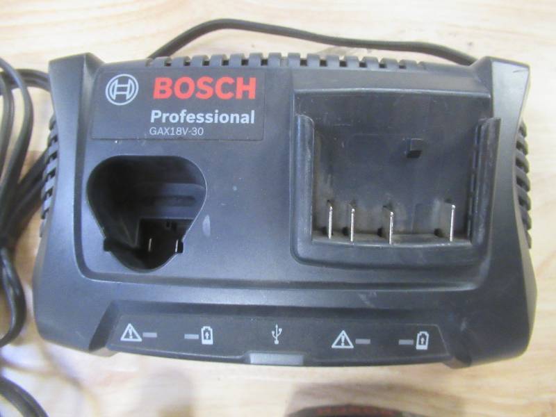 lot 315 image: Bosch GAX18V-30 18V12V Dual-Bay Battery Charger - With 18 Volt & 12 Volt Battery