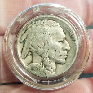 lot 19 image: GROUP OF 5 US BUFFALO NICKELS IN GLASS 1926 1927-D 1928 1936-S 1938-D
