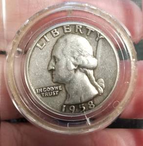 lot 51 image: 2 SILVER WASHINGTON QUARTERS IN GLASS