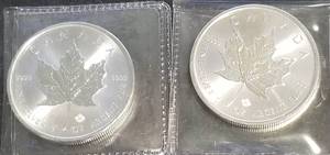lot 55 image: GROUP OF 2 CANADA 2020 SILVER MAPLE LEAF 1OZ .9999 FINE SILVER (2oz TOTAL)