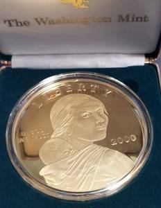 lot 71 image: LARGE SIZE (QUARTER POUND) .999 FINE SILVER (GOLD PLATED) ROUND