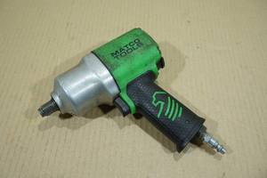 lot 4 image: Matco Tools MT2769 12 Drive Air Impact Wrench