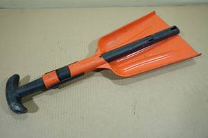 lot 11 image: Poly Pro Tools Collapsible Shovel