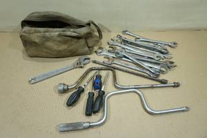 lot 18 image: Assorted Wrenches and Screwdrivers - SK, Craftsman
