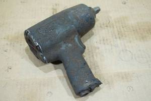 lot 21 image: Matco Tools 12 Drive Air Impact Wrench