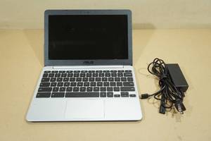 lot 65 image: Asus Chromebook Laptop with Charger - NO Power