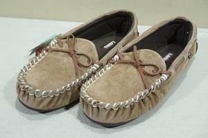 lot 129 image: Lamo Womens Moccasin Slippers -Size 9