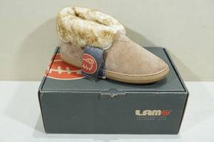 lot 130 image: Lamo Womens Booties -Size 9
