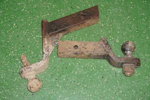 lot 204 image: 2 Hitches with Balls