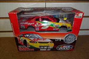lot 240 image: Racing Champions 124 Scale Die Cast Model Kit - Terry Labonte