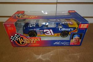 lot 241 image: Winners Circle 124 Scale Die Cast Car - #31 Mike Skinner