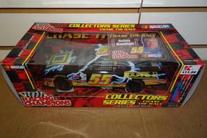 lot 245 image: Racing Champions 124 Scale Die Cast Car - #55 Bobby Hamilton