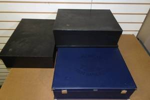 lot 265 image: 3 Display Cases for Bank Notes