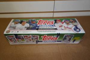 lot 272 image: Topps 2022 Baseball Card Complete Set