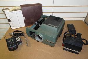 lot 280 image: Vintage Projector and Polaroid Camera with Accessories