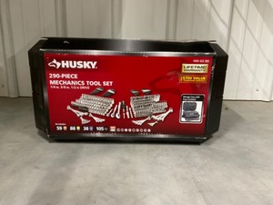 lot 1 image: New Husky 290 Piece Mechanics Tool Set