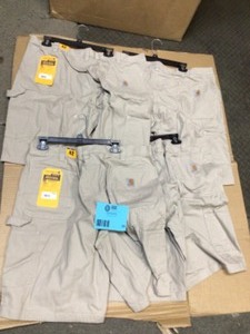 lot 30 image: Mens 42 Tan CottonSpandex Rugged Flex Rigby Work Short by Carhartt Customer Returns See Pictures