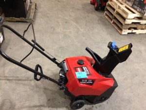 lot 2 image: Toro 518 ZE Self-Propelled Snow Blower Customer Returns See Pictures