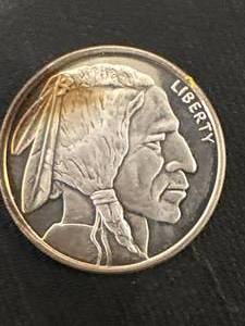 lot 15 image: .999 Silver Bison  Sioux � oz Round