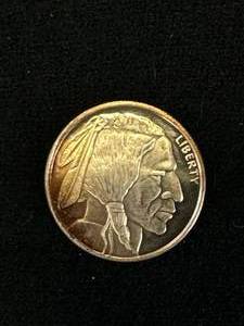 lot 41 image: .999 Silver Bison  Sioux � oz Round