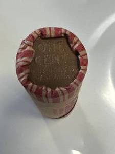 lot 44 image: Unsearched Roll of Wheat Pennies